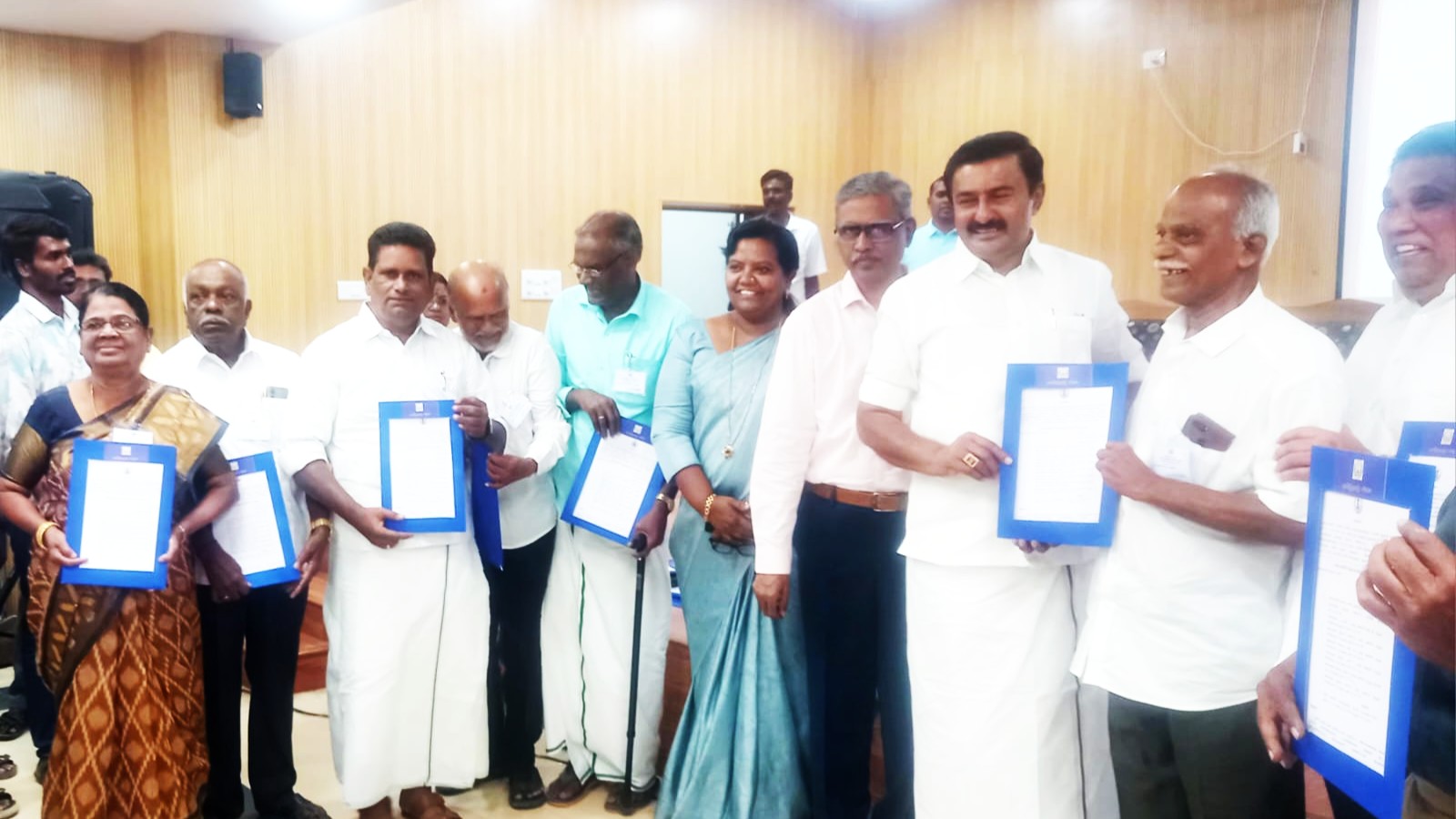 தமிழ் வளர்ச்சித் துறை சார்பில் அகவை முதிர்ந்த தமிழறிஞர்களுக்கு ஓய்வூதியம் மற்றும் கட்டணமில்லா பேருந்துப் பயணச் சலுகைத் திட்டத்திற்கான அரசாணை வழங்கும் நிகழ்ச்சி