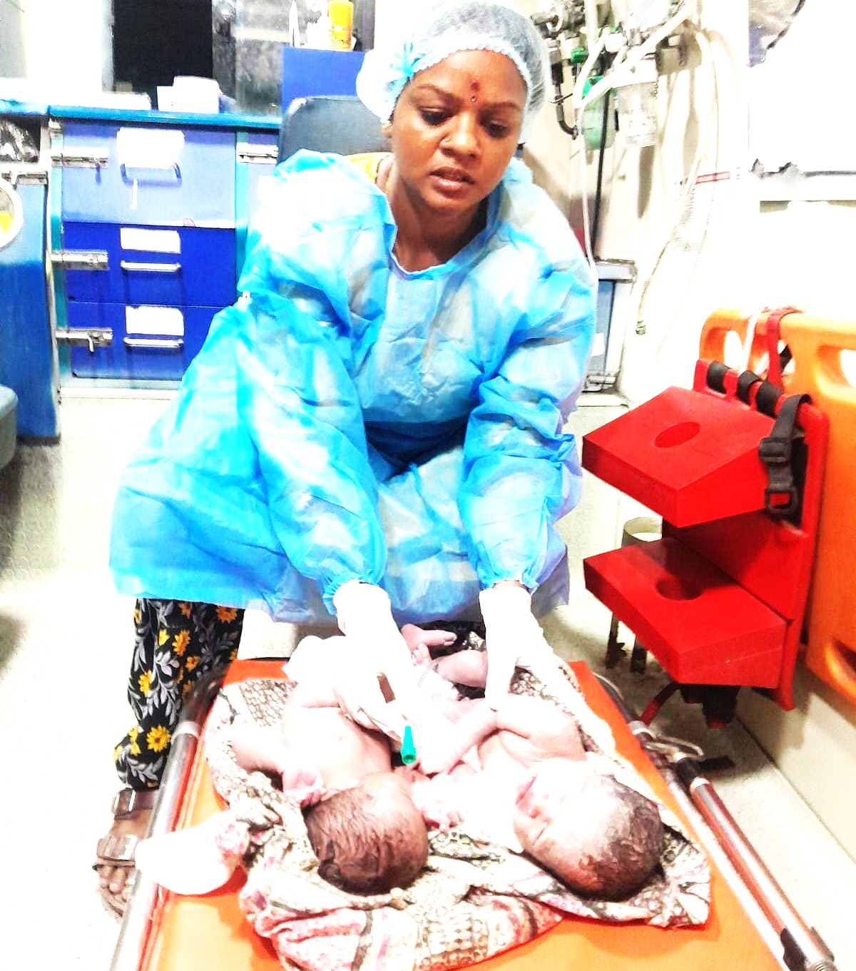 காட்பாடி 108 ஆம்புலன்சில் இரட்டை குழந்தைகள் குவா ! குவா !!