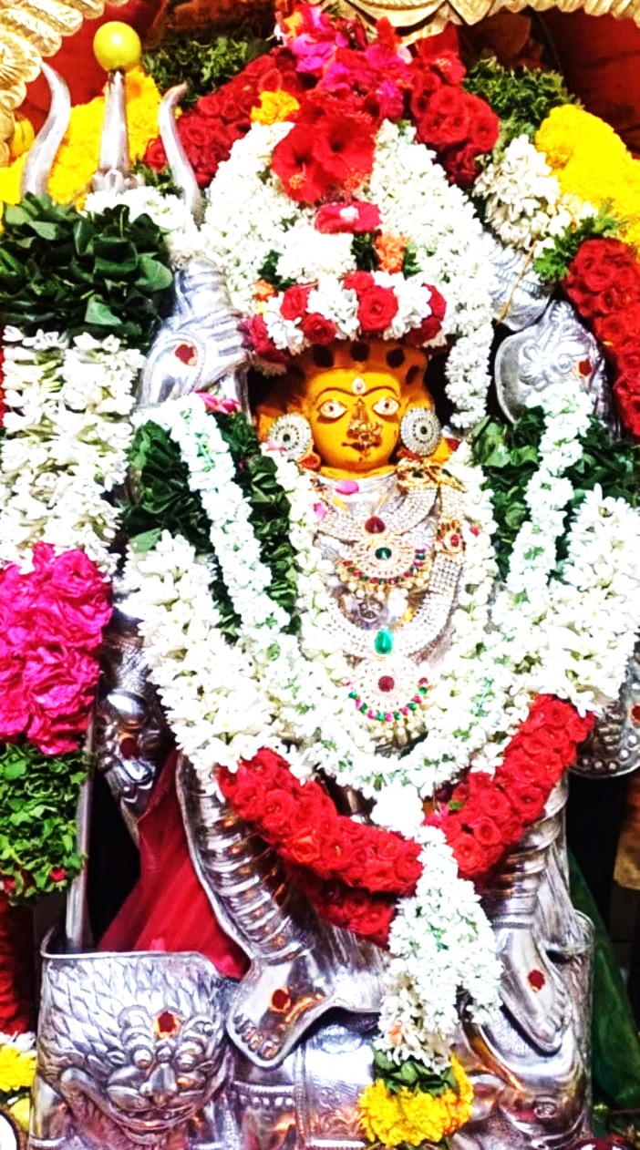 நாட்றம்பள்ளி ஸ்ரீசாமுண்டீஸ்வரி அம்மன் கோயிலில் ஆடிமாதம் முதல் வெள்ளிக்கிழமை அலங்காரம்