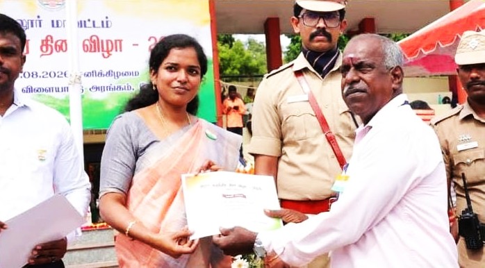 வேலூர் பிஆர்ஓ அலுவலக பணியாளருக்கு பாராட்டு சான்றிதழ்