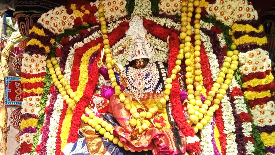 காட்பாடி அடுத்த பிரம்மபுரம் கிராமத்தில் ஸ்ரீ மாரி அம்மன் திருவிழா
