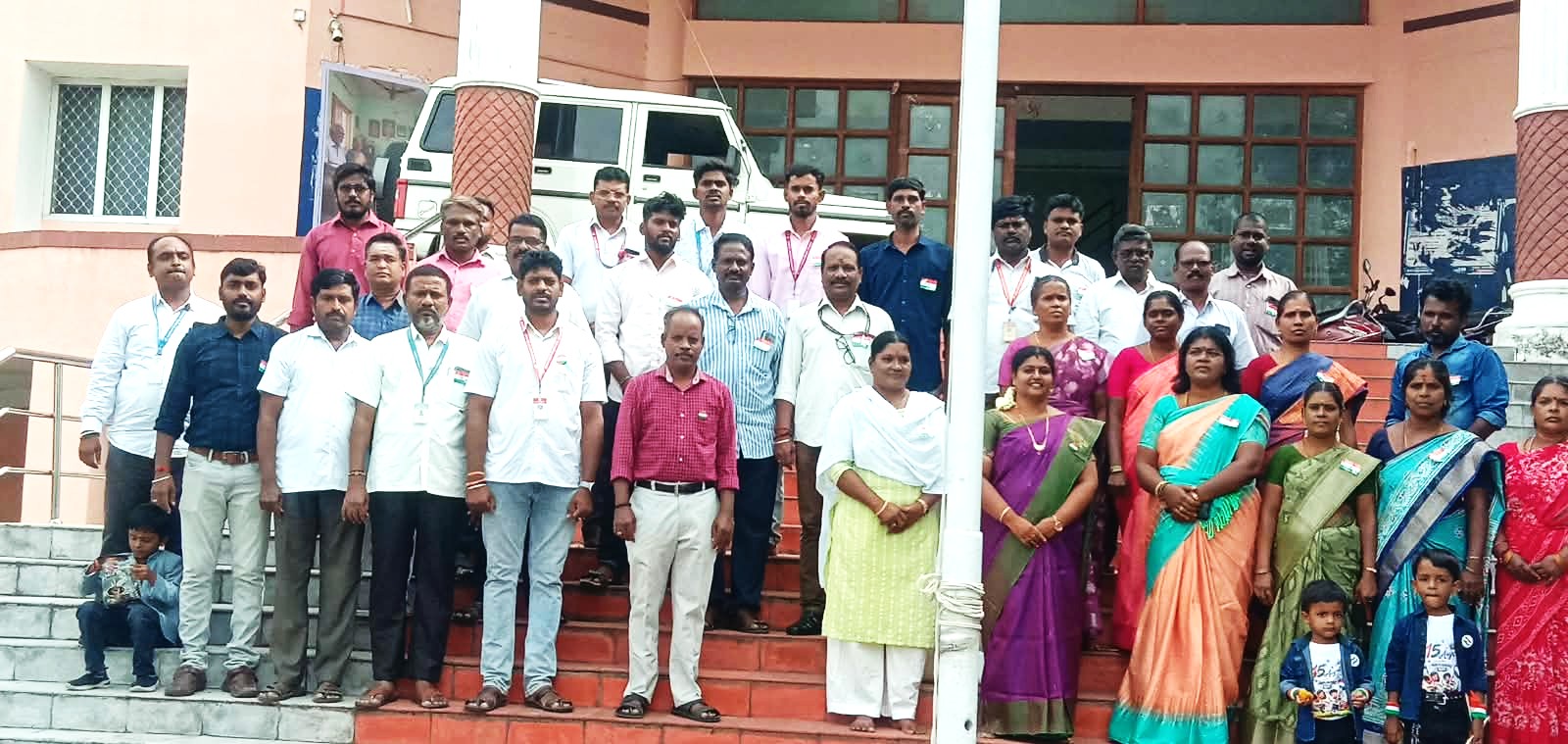 காட்பாடி தாலுகா அலுவலகத்தில் இந்தியாவின் 80வது சுதந்திர தினவிழா கொண்டாட்டம்